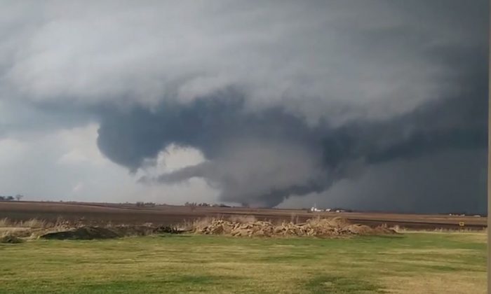 Illinois Tornado: New Video Shows Storm's Destructive Power | The Epoch ...