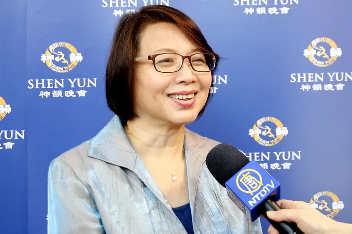 Ms. Zhuang Xiumei, director of the Taoyuan Cultural Affairs Bureau, attends Shen Yun Performing Arts at the Taoyuan County Performance Center Performance Hall. (Liang Shujing/Epoch Times)