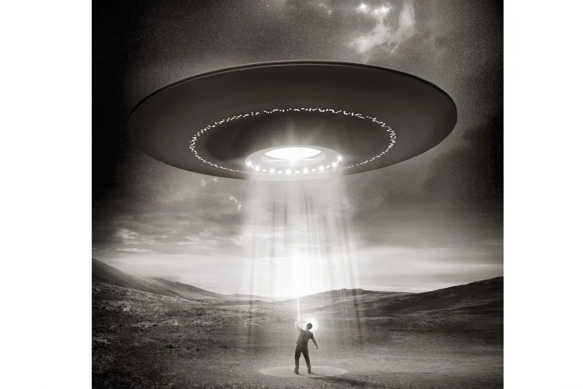 An artist rendition of an alien abduction. (solarseven/iStock/Thinkstock)
