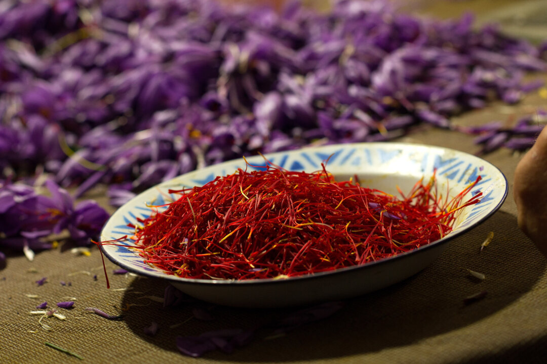 Five other studies
have found that saff ron
beat out placebo or
rivaled antidepressant
medications.(Doyle/Getty Images)
