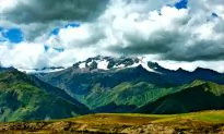 Hiking From Moray to the Salt Pans in Maras