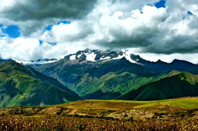 Moray Maras Hike landscape (Freya Renders, Holiday Nomad)