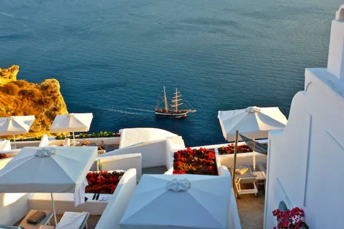 Santorini (Freya Renders, Holiday Nomad)