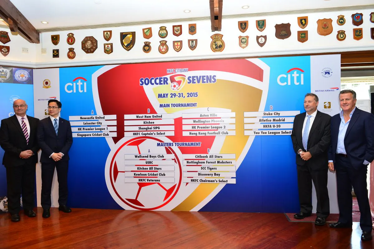 Results of the draw for the 16th HKFC Citibank Soccer Sevens at the Hong Kong Football Club on Tuesday April 14, 2015 flanked by top table representatives. (L to R) Mark Sutcliffe, Chief Executive HKFA; Wayne Fong, Head of Corporate Affairs, Citi Hong Kong; Chris Plowman, Tournament Director HKFC Soccer Sevens Organising Committee; and Tony Brasanos, Chairman HKFC Soccer Sevens Organising Committee.
(Bill Cox/Epoch Times)
