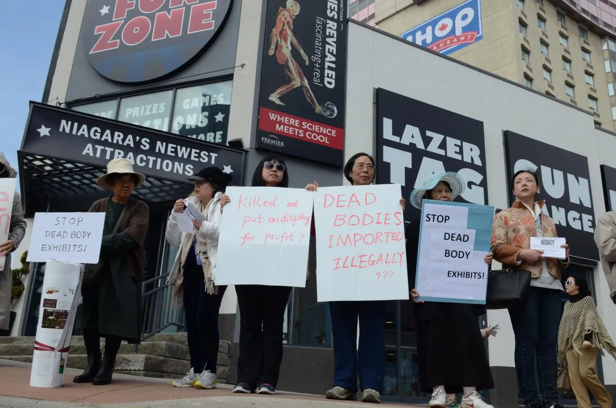 Protesters line Fallsview Blvd. in Niagara Fall, Ontario on April 17, 2015, to protest Premier Exhibitions’ Bodies Revealed show, which displays around 100 plasticized corpses skinned to display muscles and organs. (Matthew Little/Epoch Times)