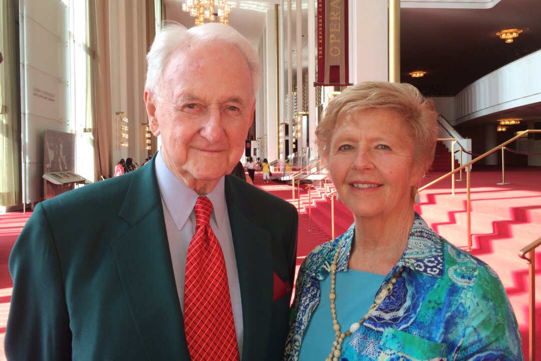 Paul Quinn and Nancy Wright did not want to leave their seats after seeing Shen Yun at the Kennedy Center Opera House, April 18, 2015. (June Fakkert/Epoch Times)