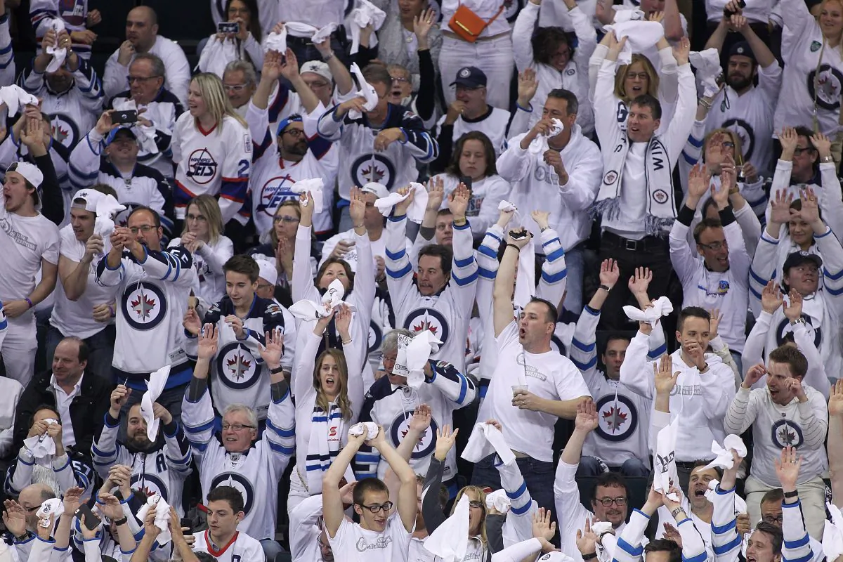 Winnipeg Jets fans do the wave in Game 3 against the Anaheim Ducks at the MTS Centre on April 20, 2015 in Winnipeg. (Marianne Helm/Getty Images)