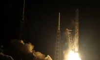 Texas-Based Billionaires Face Off in Private Space Race