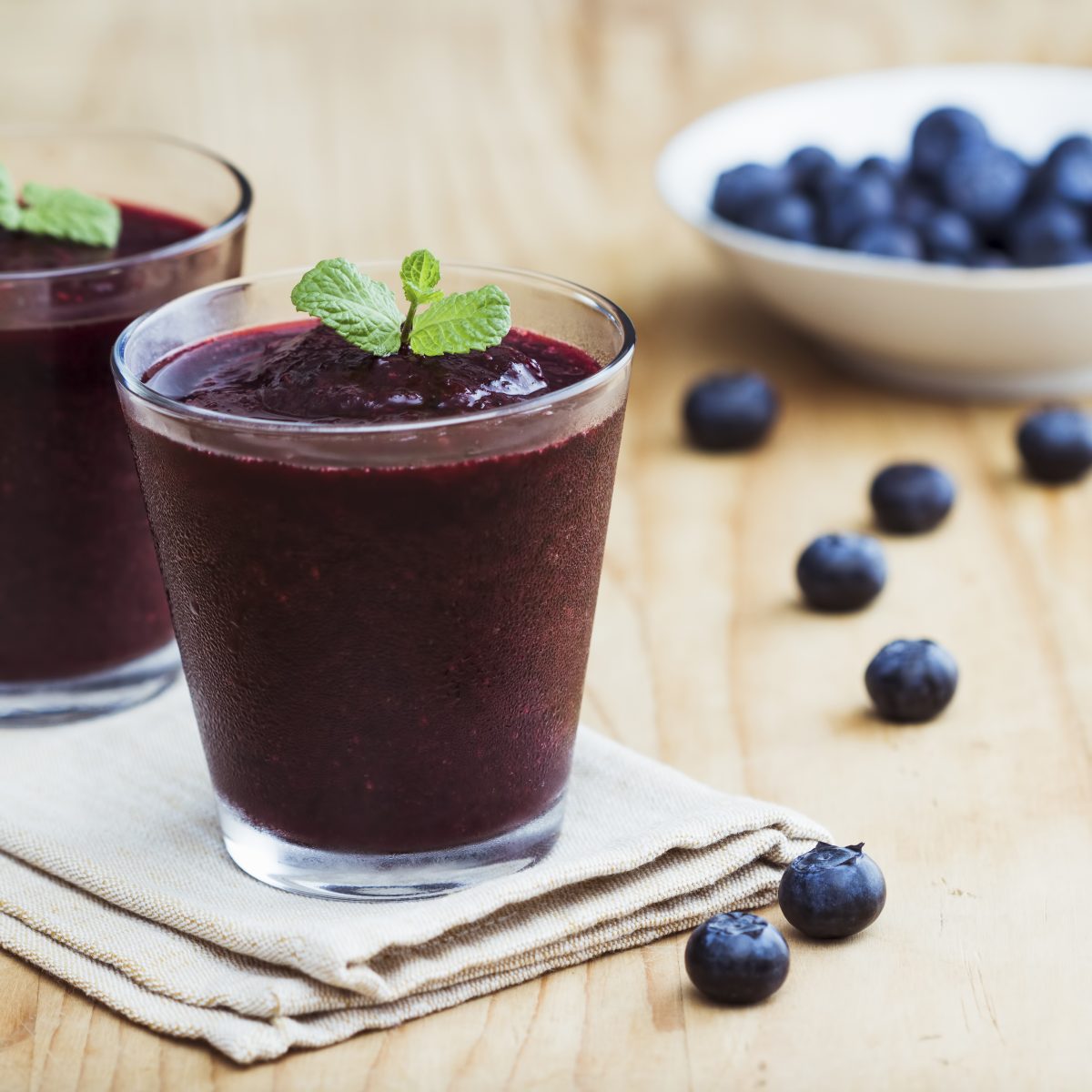Dr Fuhrman's Blueberry Flax Smoothie(tanjichica7/iStock)