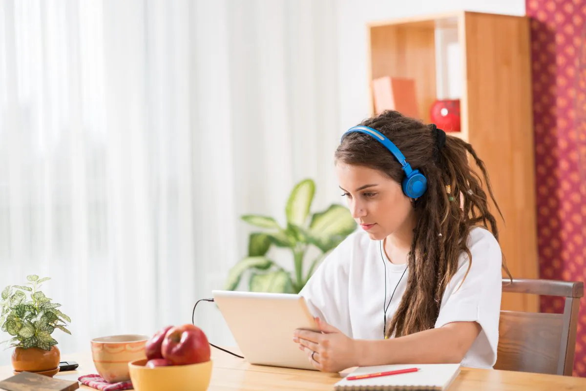 "You don't want to parent strictly based on fear, you want to parent based on empowerment," says Pamela Wisniewski. (Shutterstock*)