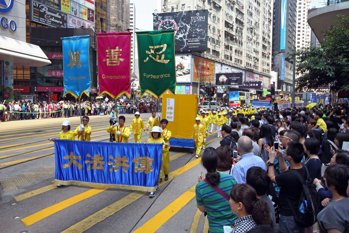 About 800 Falun Gong practitioners from Hong Kong and neighboring countries participate in a parade in Hong Kong Island on April 26, 2015, to commemorate the 16th anniversary of the peaceful protest of Falun Gong practitioners in Beijing on April 25, 1999, to defend their legal right to religious freedom and call for the release of fellow practitioners arrested for their faith. The parade starts in North Point, finishes in Central. The parade has impressed many tourists from mainland China. (Epoch Times)