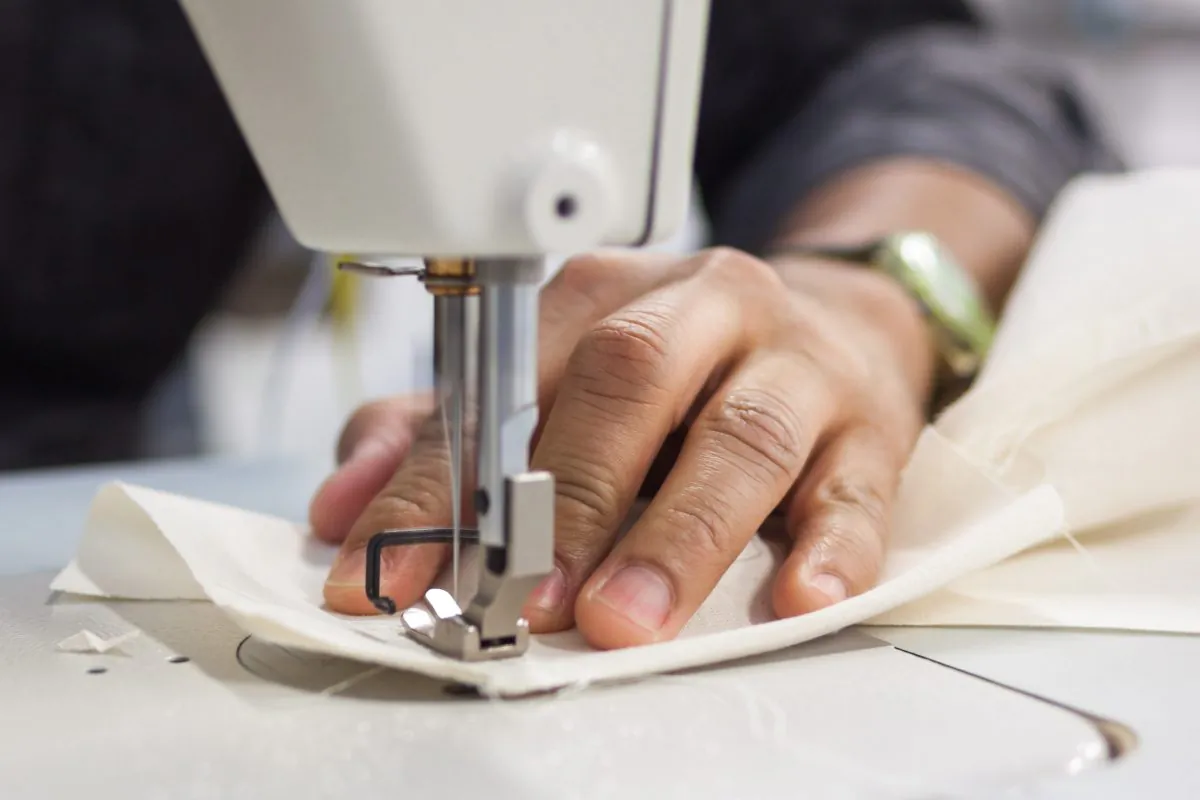 Head tailor Roberto Silva at the Brooklyn Fashion and Design Accelerator in Bedford-Stuyvesant, Brooklyn, N.Y., on April 23, 2015. (Petr Svab/Epoch Times)
