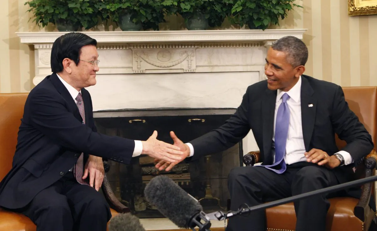 President Barack Obama meets with President Truong Tan Sang of Vietnam in the Oval Office in Washington on July 25, 2013. (Dennis Brack-Pool/Getty Images) 