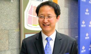 Company President Receives Important Messages From Shen Yun