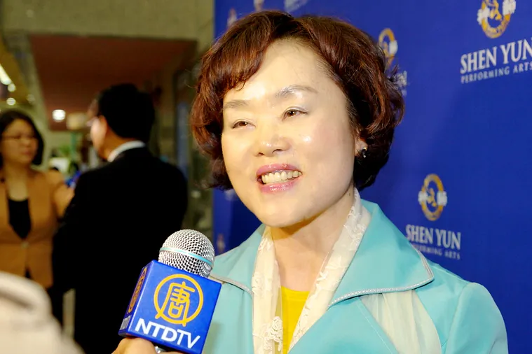 South Korean soprano Park Yeongsuk praised the show at Gunpo Culture and Arts Center on April 25, 2015. (Quan Jinglin/ Epoch Time)
