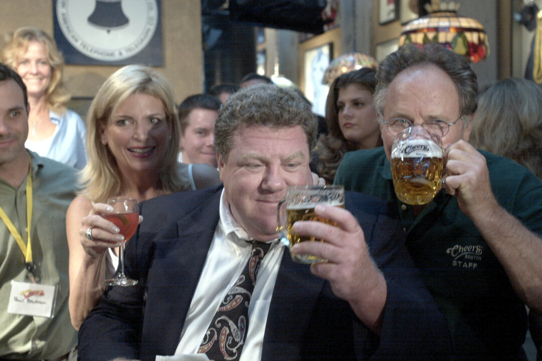 Actor George Wendt, looks at his beer August 23, 2001,  at a bar in Boston, Mass. (Photo by Darren McCollester/Getty Images)