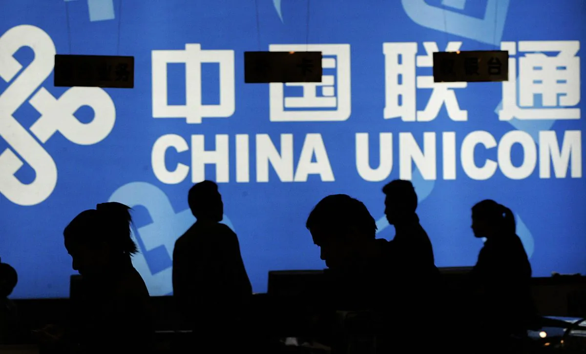 Customers look at products in a China Unicom store in Beijing on Nov. 9, 2004. Communist Party investigators recently uncovered widespread nepotism at the firm. (Peter Parks/AFP/Getty Images). 