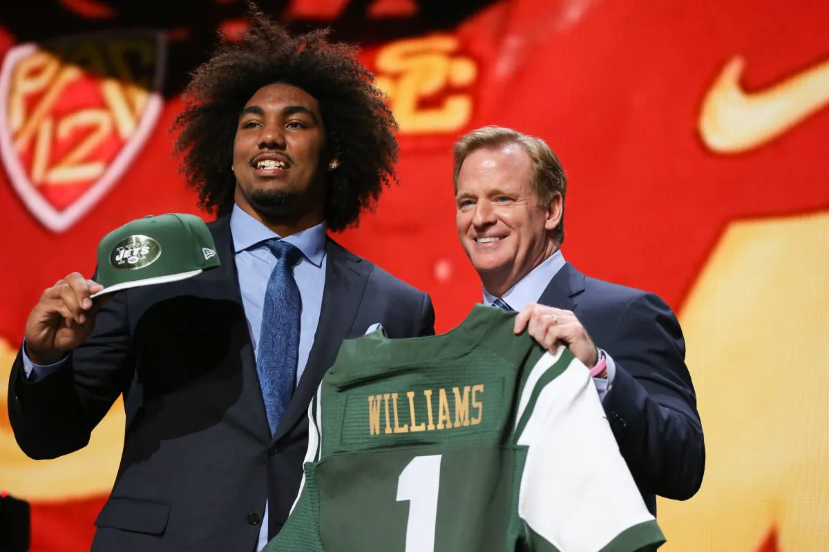 The New York Jets are hoping Leonard Williams (L), formerly of the USC Trojans, can help an already good defense to become the best in the NFL. (Jonathan Daniel/Getty Images) 