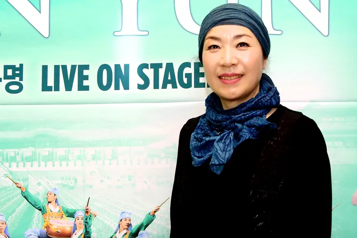 Cho Yeongbin, director of musical Ye Dang Gugak Center at the final Shen Yun Performance at Gunpo Culture & Arts Center on April 26 (Quan Jinglin/Epoch Times)