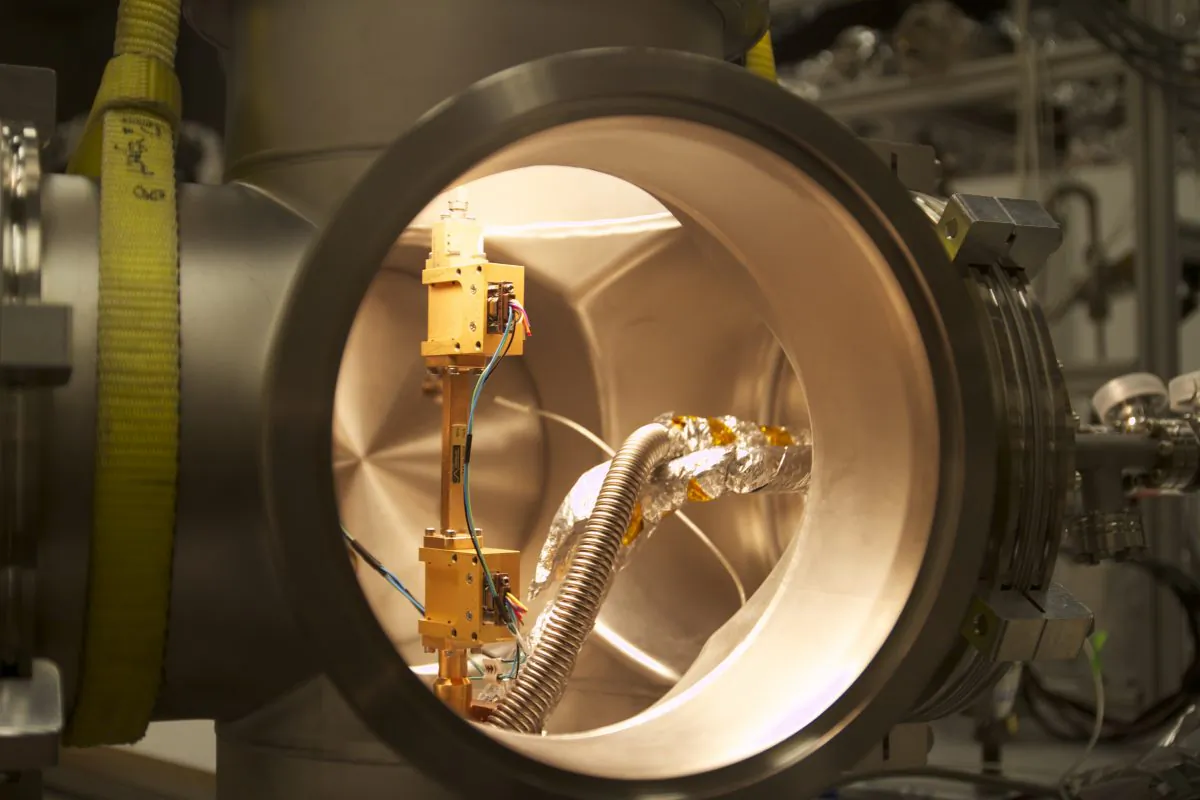 The team built a small apparatus to contain a single high-energy electron in a magnetic field containing krypton-83, a radioactive isotope that produces electrons as its nuclei undergo beta decay. (Credit: Jared Kofron, University of Washington)