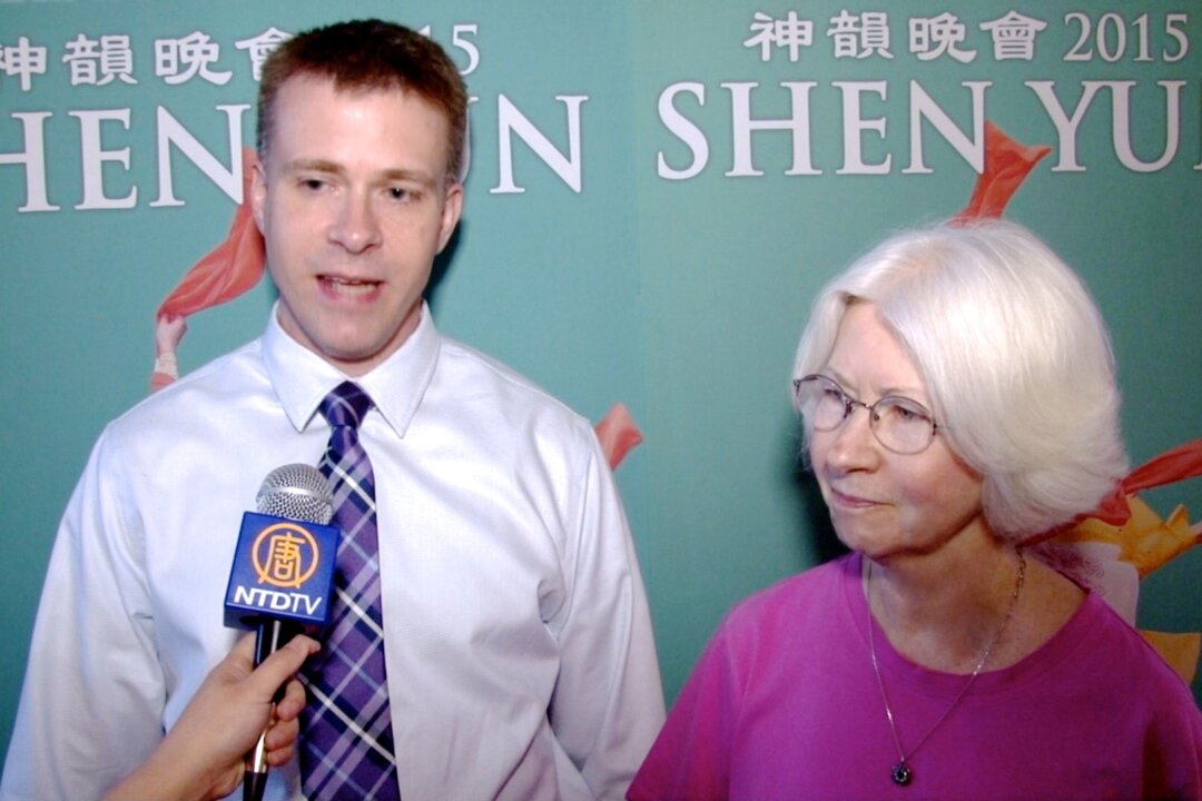 Chris Randall and his aunt Judy Chesser at the Shen Yun Performing Arts show at the BJCC Concert Hall on May 3, 2015. (Frank Xie/Epoch Times)