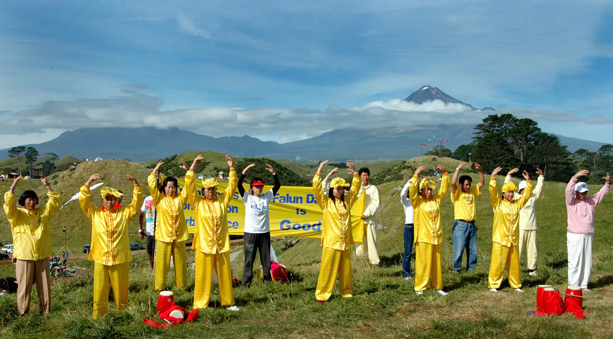 Falun Gong Practitioners Participate in Parihaka International Peace Festival in the Taranaki region of New Zealand in this file photo. (Courtesy of en.Minghui.org)