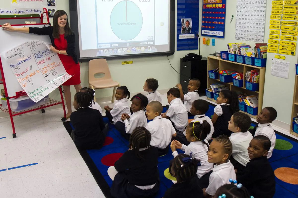 Teachers' unique interests should be incorporated into classroom lessons.(Benjamin Chasteen/Epoch Times)