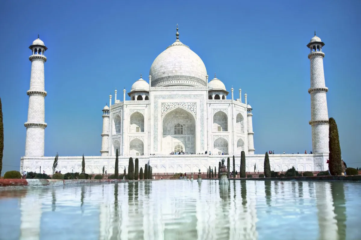 World wonder Taj Mahal (master2, iStock)