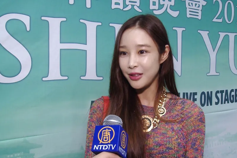 Lee Sagan, MV director in South Korea, watched the first Shen Yun performance at Suseong Artpia, Daegu, on the evening of May 3, 2015. (Screenshot of NTD Television)