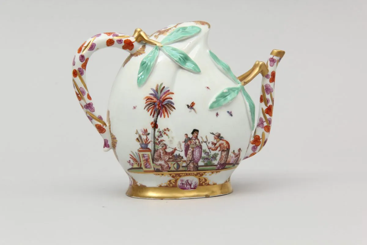 A Meissen ewer (wine pot) based on a Chinese porcelain prototype and decorated by J.G. Horoldt with chinoiserie scenes. (Courtesy of Gardiner Museum)