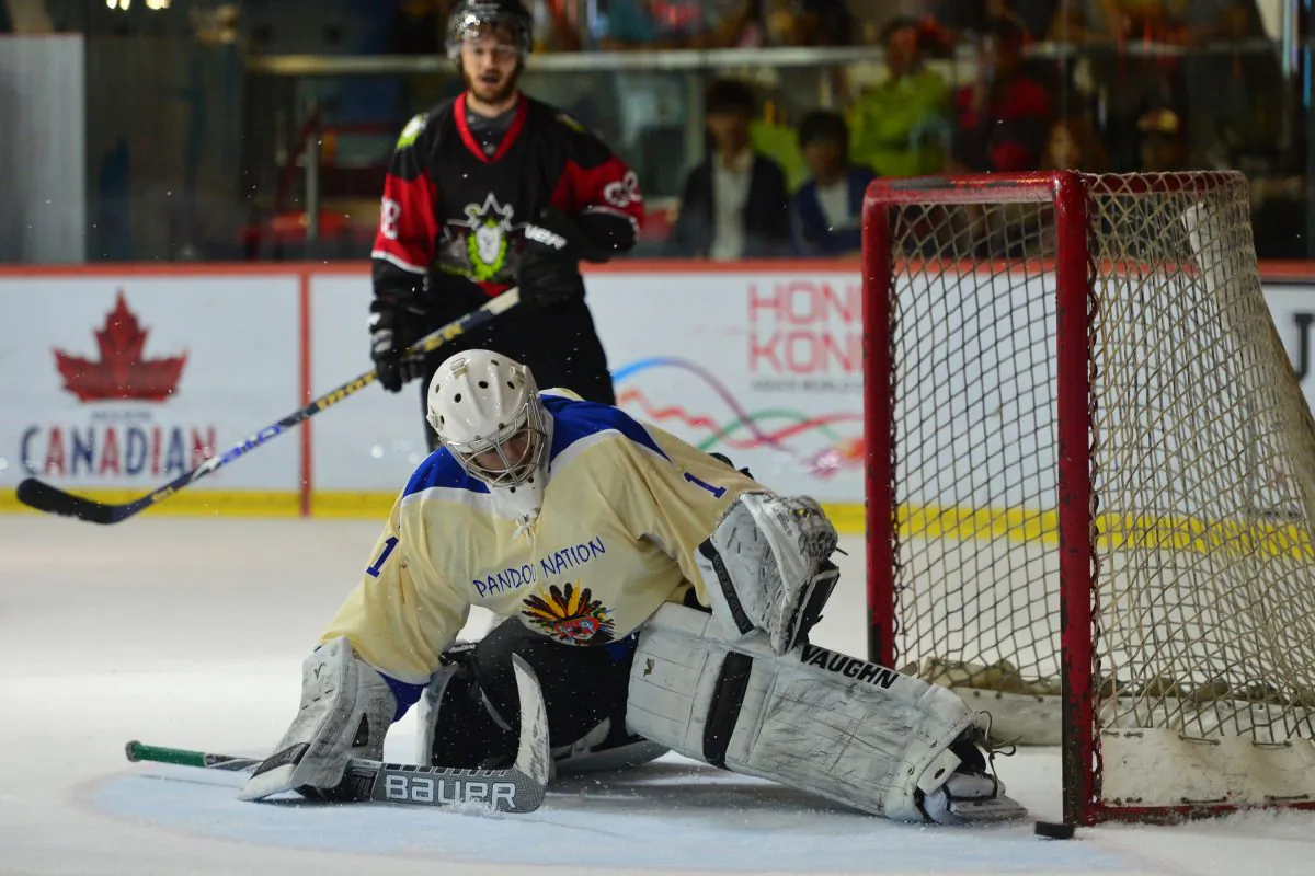 International A winners Pandoo Nation goalie (seen here playing against Gold Club in their Round Robin match on May 8, 2015) put on a super display during the 2015 Ice Hockey 5’s tournament at Mega Ice.
(Bill Cox/Epoch Times)