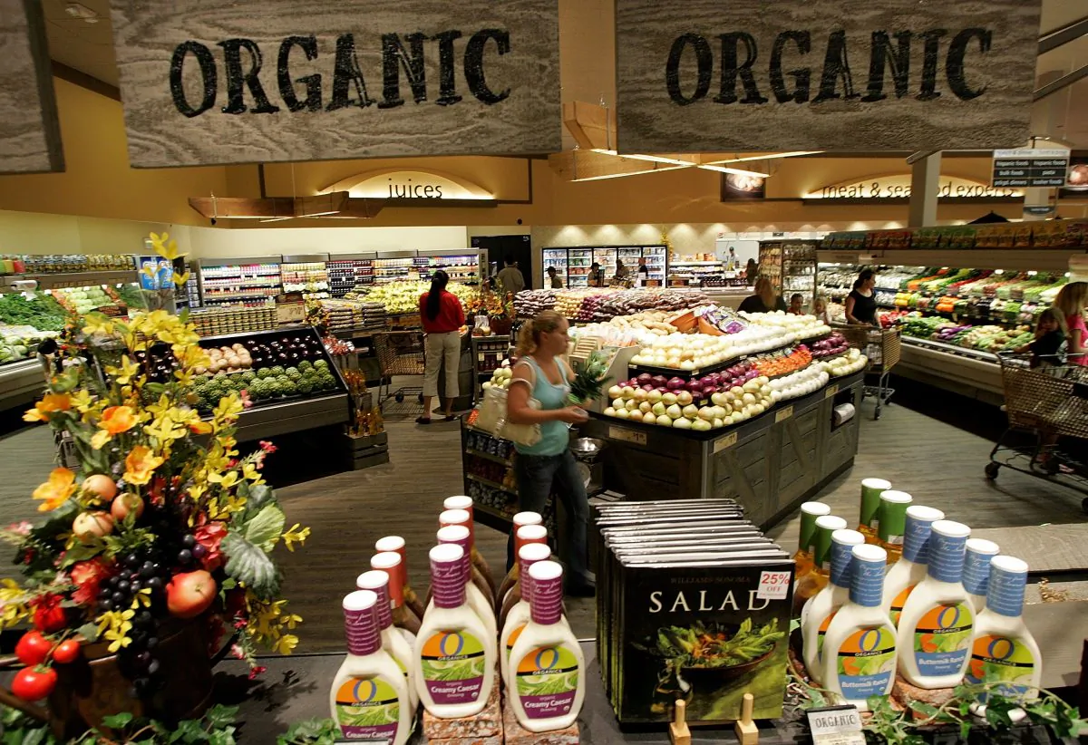 A Safeway customer browses the fruit and vegetable section at Safeway's new "Lifestyle" store July 18, 2007 in Livermore, California. (Justin Sullivan/Getty Images)