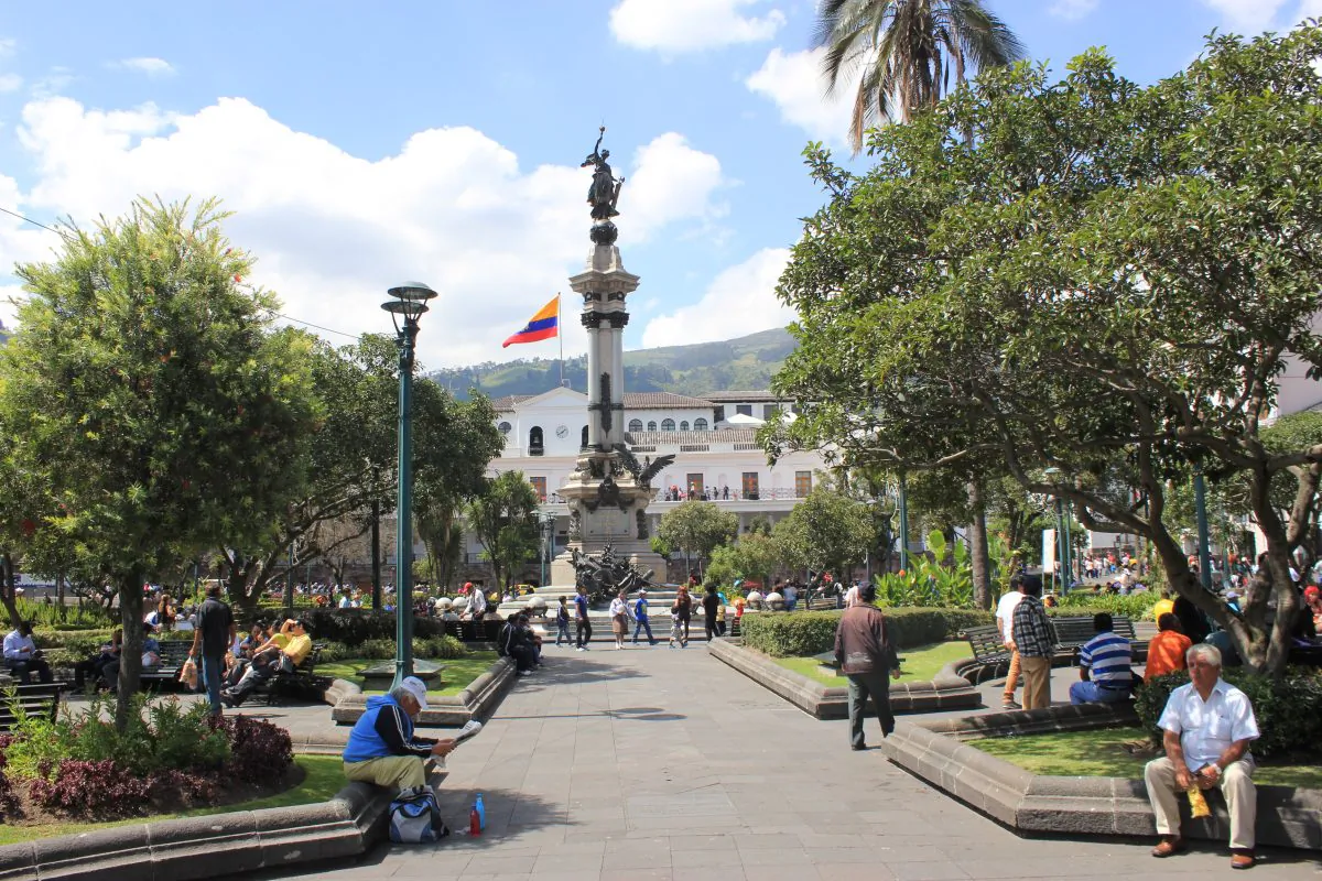 Quito’s central public square, Plaza de la Independencia, is flanked by the Carondelet Palace, Metropolitan Cathedral, Archbishop’s Palace, Municipal Palace, and Plaza Grande Hotel. (Wibke Carter)