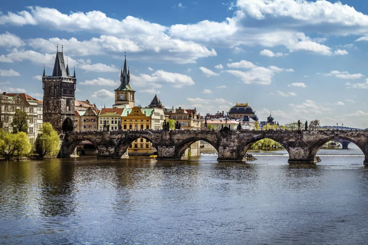 Prague, Charles Bridge (QQ7, iStock)