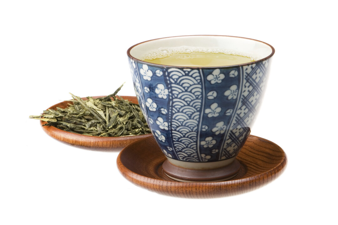 Green tea has many health benefits. Now research shows it may be helpful for cancer patients.(studiolopa/iStock)