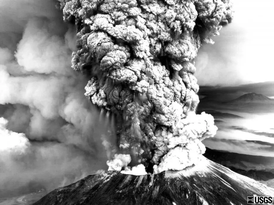Ash column from the eruption of Mount St. Helens on May 18, 1980 from the southwest. Mount Adams is in the background. (USGS)