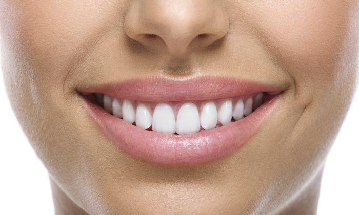 Natural Ways to Whiten Your Teeth at Home