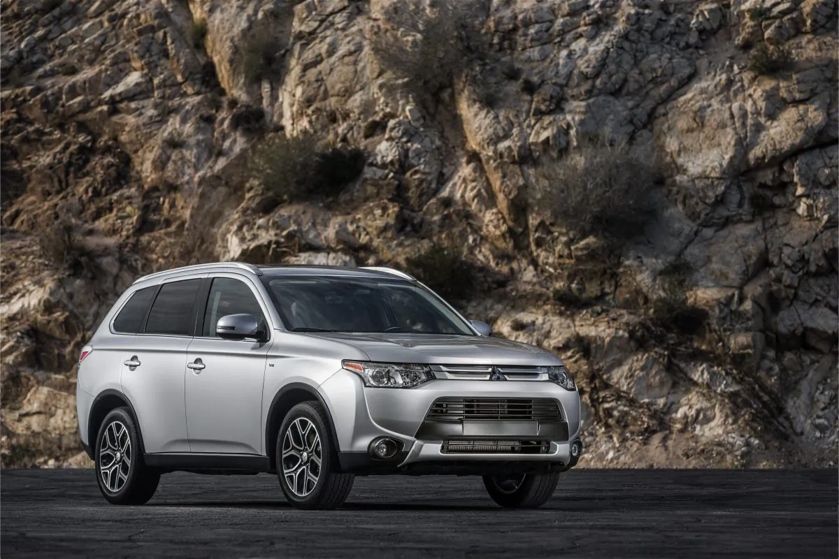 2015 Mitsubishi Outlander (Courtesy of Mitsubishi)