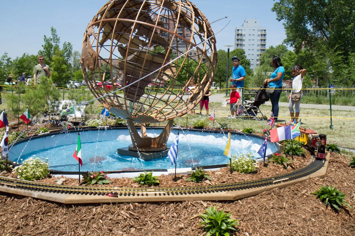 The World’s Fair train show at the Queen’s Botanical Garden on May 25, 2015 presented by the Long Island Garden Railway Society, Inc. (Holly Kellum/Epoch Times)