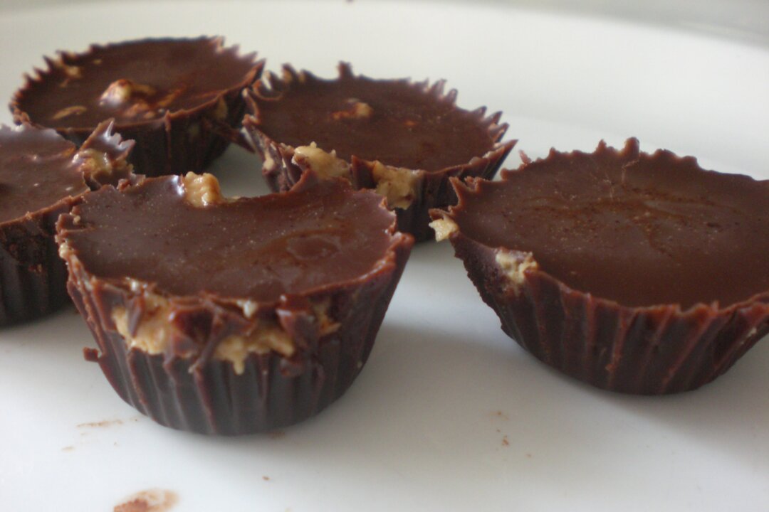 Raw chocolate peanut butter cups. (Courtesy of CHOC Chick)