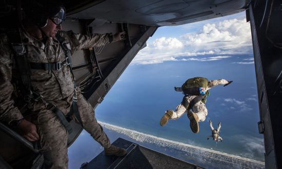 Teammate Saves Fellow Serviceman After His Parachute Fails