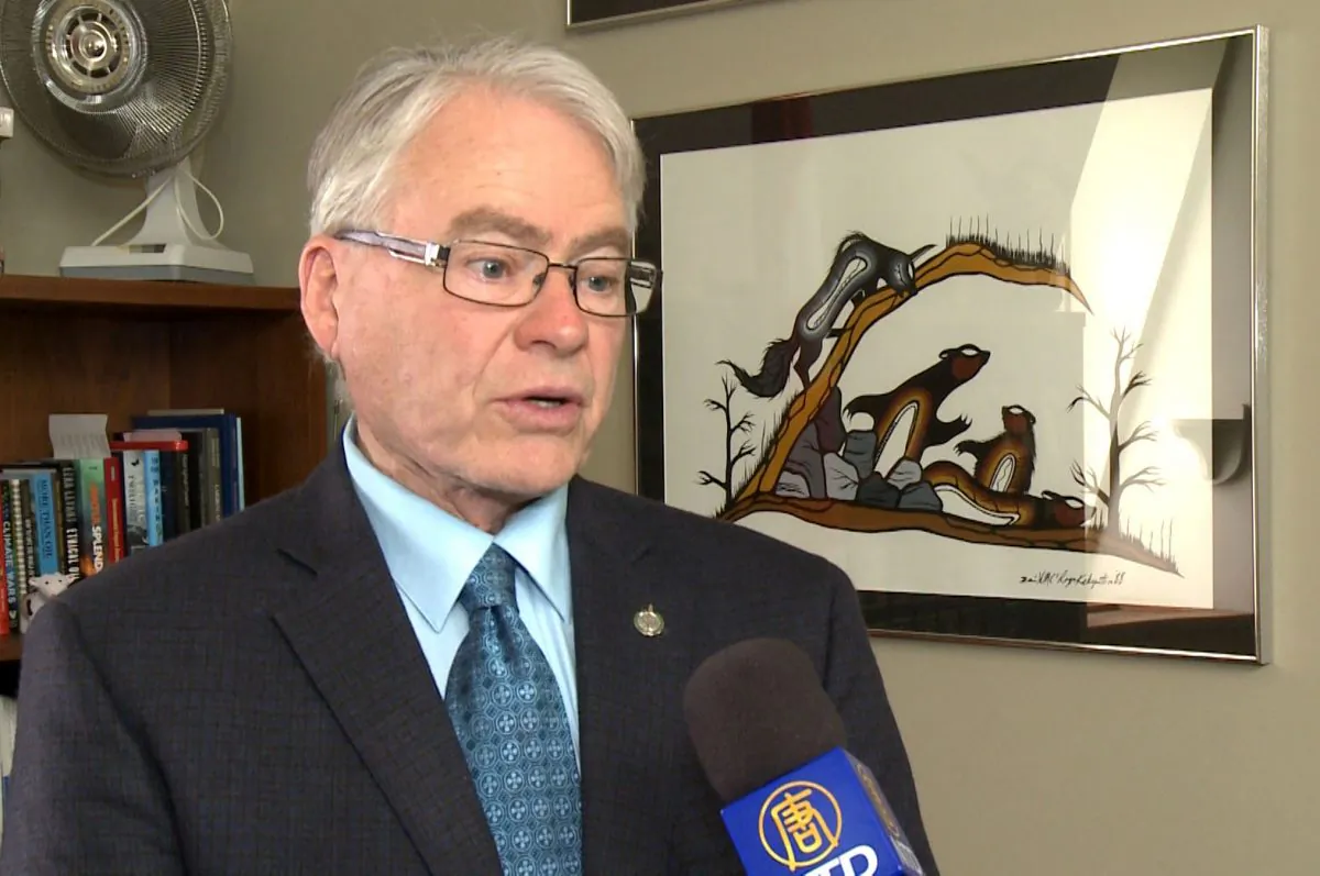 Deputy Green Party Leader Bruce Hyer says he believes a fraudulent email he received that tried to discredit Falun Gong adherents originated from the Chinese regime. (NTD Television)