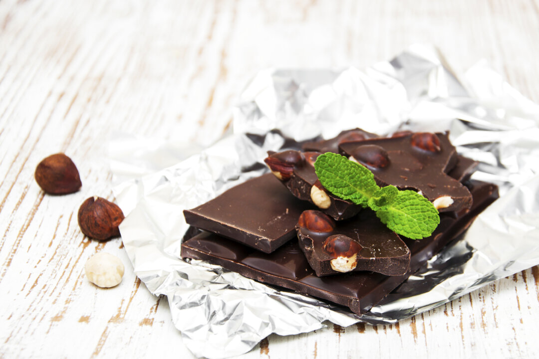 Dark chocolate with nuts. (Ls9907/iStock)