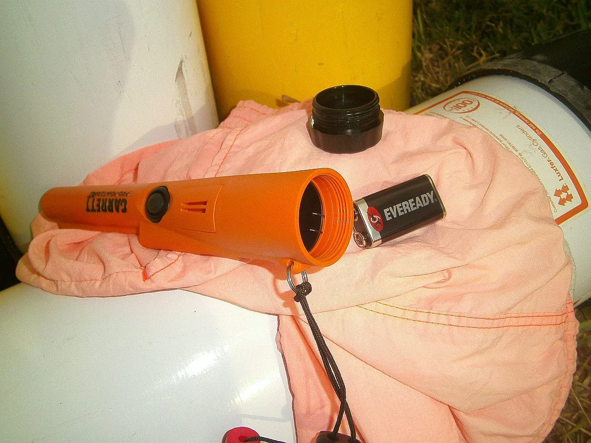 Garrett's new waterproof Pro-Pointer with the battery compartment open. The unit takes a 9 volt battery. Care must be taken to insure the 'O' ring is lubricated and
properly seated when the battery compartment is closed to insure waterproof
integrity of the unit. (John Christopher Fine copyright 2015)