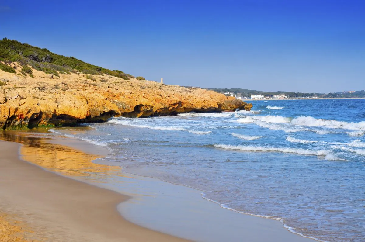 Cala Romana beach in Tarragona, Spain. (nito100, iStock)