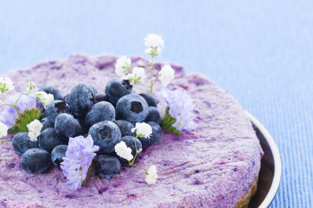 Vegan raw blueberry cake. (zstockphotos/iStock)