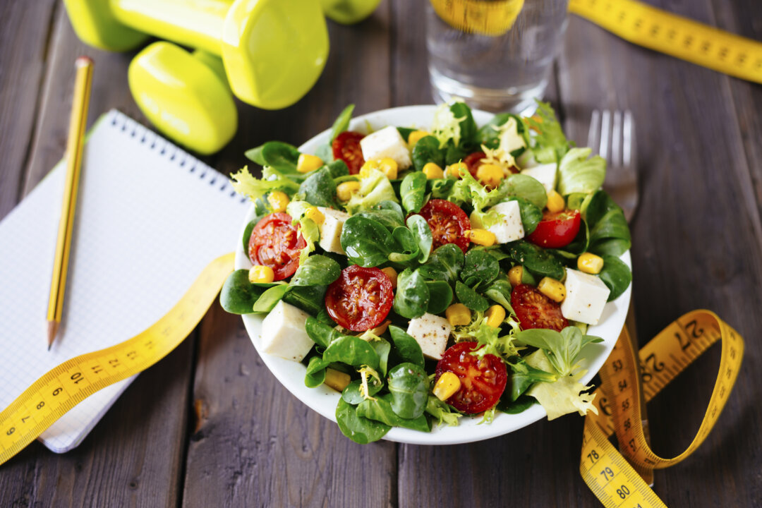 A healthy salad bowl can only help you slim down if you actually eat it.(Martinina/iStock)