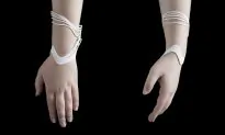 Watch This 3-D Jewelry Get Tailored With Light Projectiions