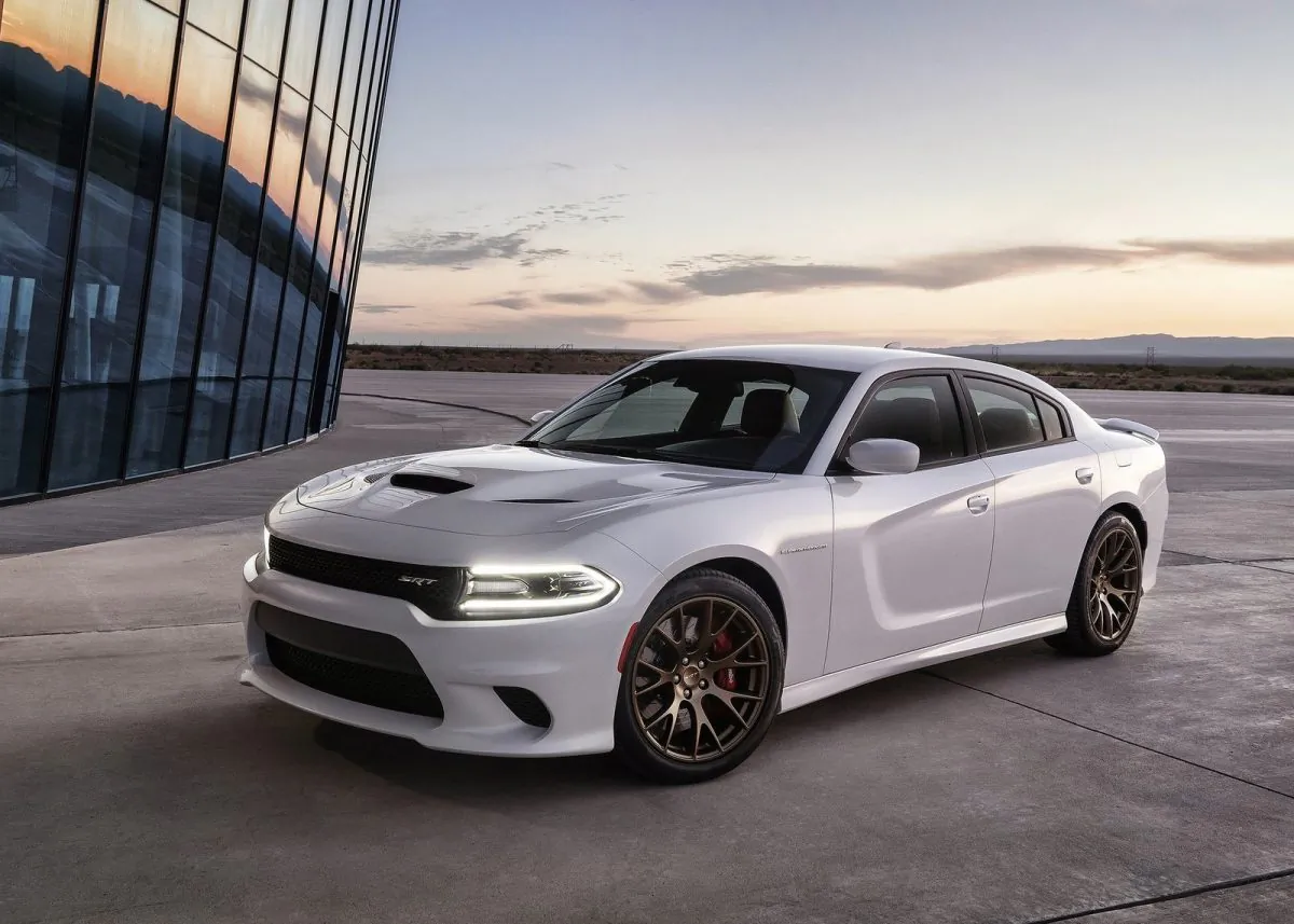 2015 Dodge Charger SRT (Courtesy of NetCarShow.com)