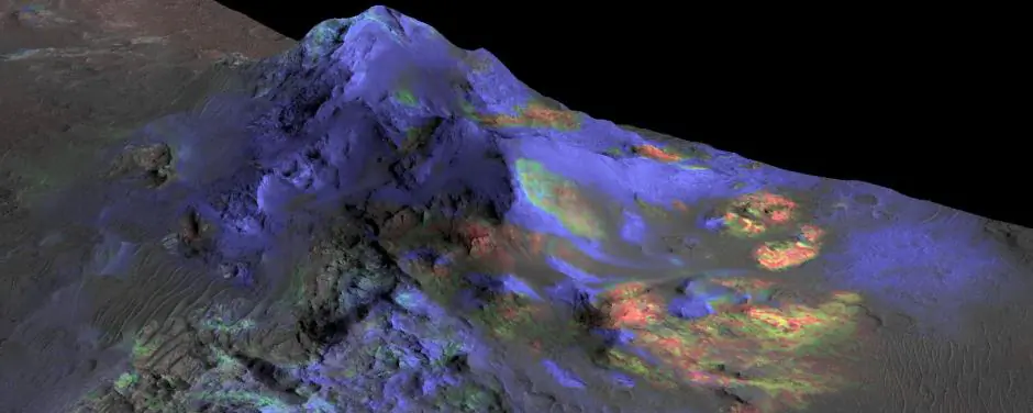 Researchers have found deposits of impact glass preserved in Martian craters like Alga (above) using data from NASA's Compact Reconnaissance Imaging Spectrometer for Mars (CRISM). Green indicates the presence of glass. (Blues are pyroxene; reds are olivine.) (NASA/JPL-Caltech/JHUAPL/University of Arizona)